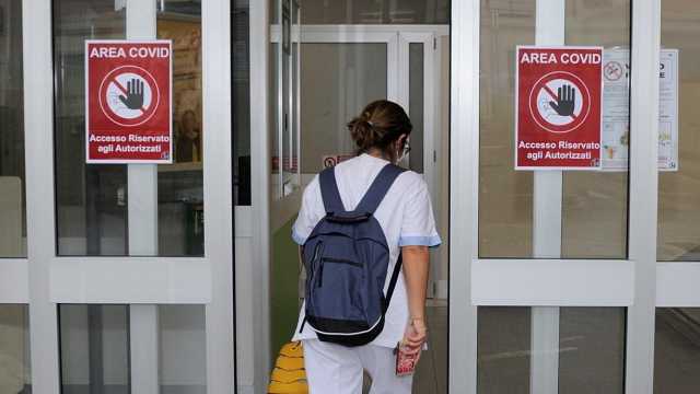 Infermiera in un reparto Covid Sardegna 