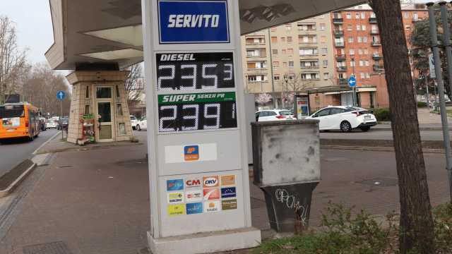 Caro benzina emergenza nazionale 