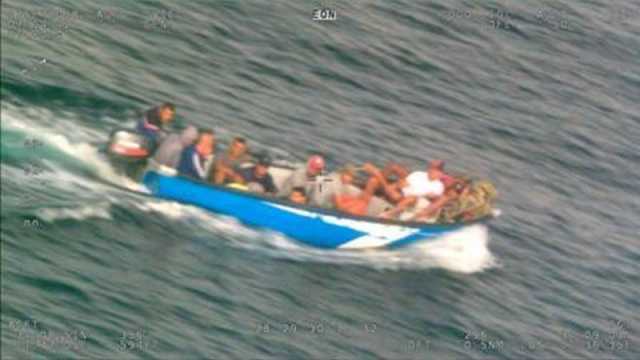 Un barchino di migranti in Sardegna 