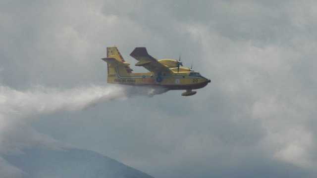 Intervento di un canadair