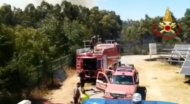 Con la smerigliatrice provoca l'incendio a Macchiareddu: denunciato un imprenditore 