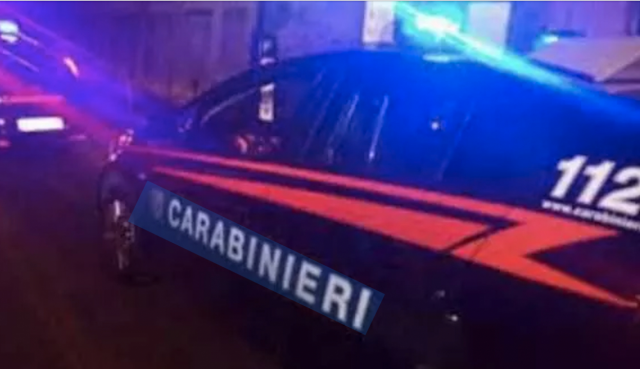 Giallo a Roma, trovato il cadavere di un giovane in strada con profonde ferite alla gola