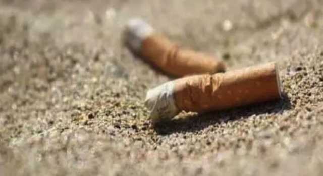 Nascondono le cicche di sigarette sotto la sabbia: multati 10 bagnanti