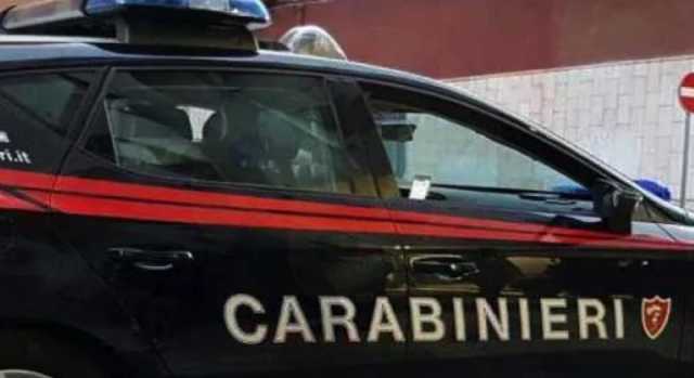 Cagliari, calci e pugni alla madre poi aggredisce i carabinieri: arrestato