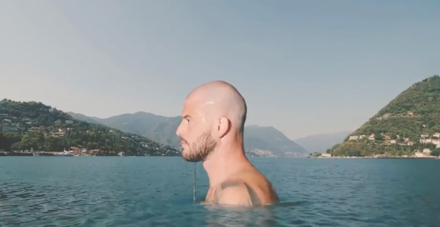 Il Como carica i suoi con un video in vista della gara contro il Cagliari: Cerri gigante esce dal lago