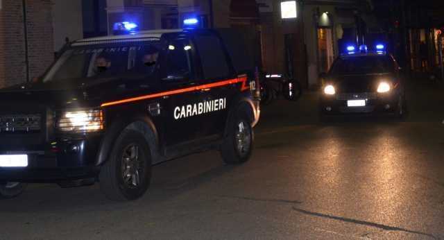 Sorpreso mentre tent il furto in una casa: aggredisce i carabinieri con un machete