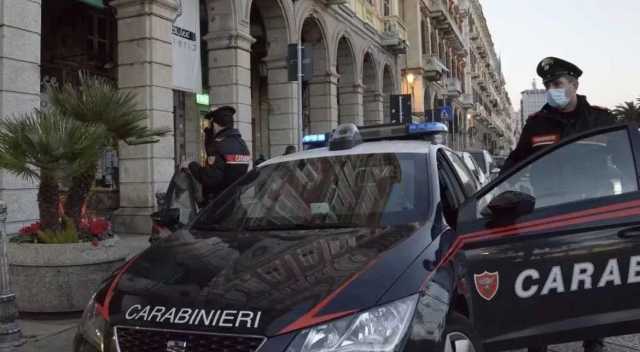 Ruba 600 euro di vestiti alla Rinascente: ventottenne denunciata a Cagliari