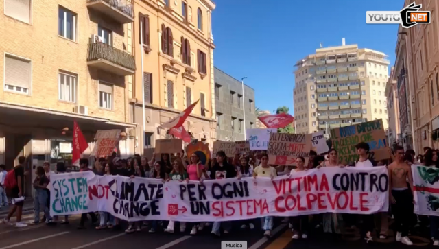 Fridays for Future, anche Cagliari scende in piazza con circa tremila manifestanti