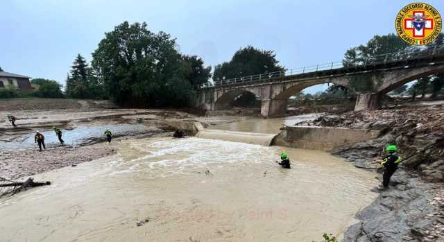 Alluvione Marche, il papà di Mattia: "Non ho tempo per arrabbiarmi devo solo trovare mio figlio"