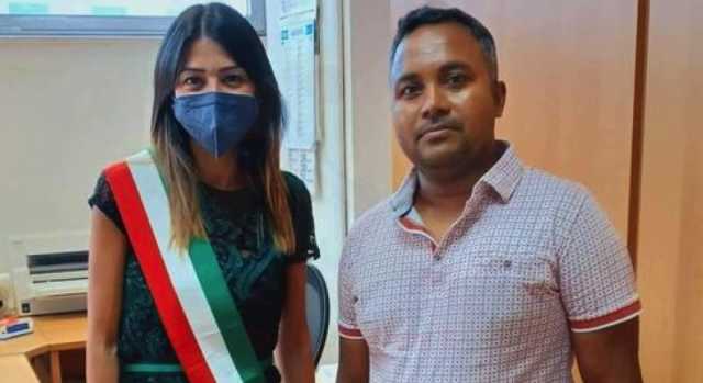 Cagliari, il venditore di rose Imran Hossain ottiene la cittadinanza italiana