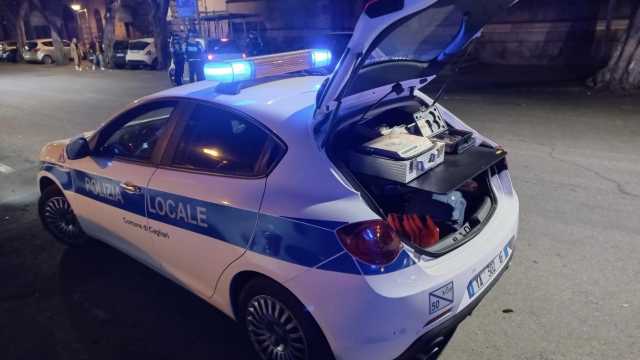 Pirri, guida ubriaco e si schianta sulle auto in sosta: tasso di alcol tre volte oltre il limite