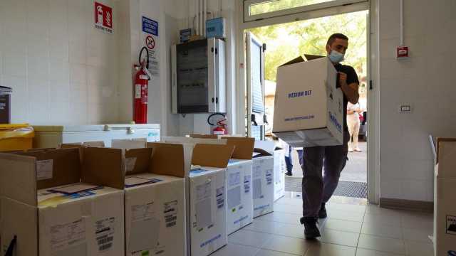 Covid, arrivate in Sardegna le prime dosi di vaccino bivalente: sono oltre 129mila