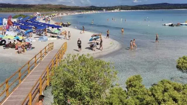 Youtg Net Tragedia A San Teodoro Bagnante Entra In Acqua Si Sente Male E Muore