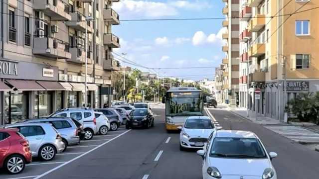 Investita sulle strisce in via Bacaredda: è grave