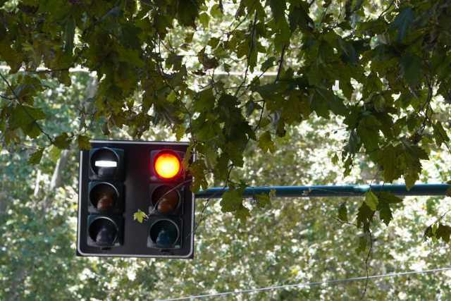 Litiga con un motociclista al semaforo: lo sperona e lo uccide, dramma a Bergamo