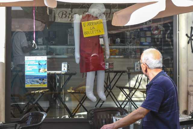 Truffe sulle bollette, l'Anap: "È allarme in Sardegna, non firmate nulla"