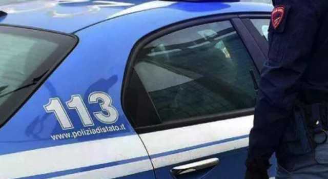 Roma, abusa della figlia di due anni e manda i video in chat di pedofili 