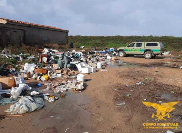 Cagliari, scoperta una discarica abusiva con rifiuti pericolosi a Giorgino