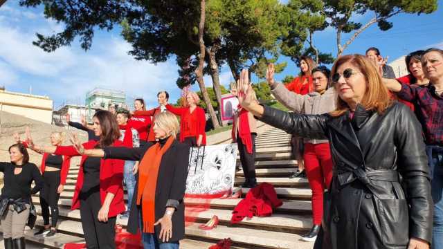 Il gruppo Mariposas a Cagliari per il flash mob sulla violenza contro le donne