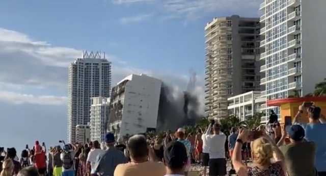 Miami Beach, demolito lo storico hotel Deauville: vi suonarono i Beatles nel 1964 (video)