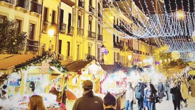 Cagliari, artisti di strada e musica nelle vie dello shopping