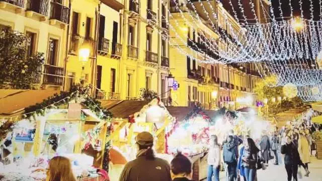Cagliari, artisti di strada e musica nelle vie dello shopping