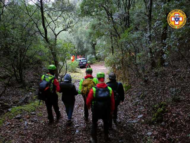 Santadi, escono a cercare funghi e si perdono in campagna: paura per due escursionisti