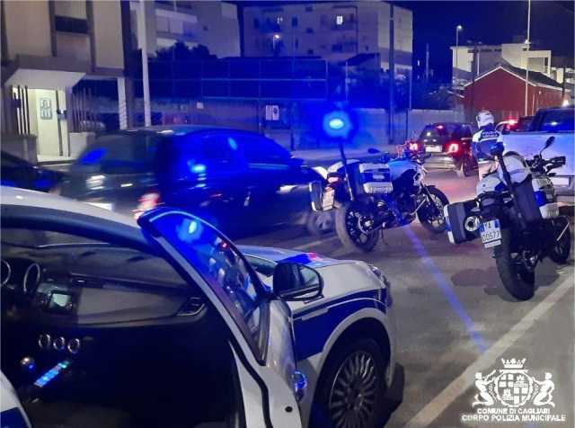 Cagliari, ubriaco con un tasso di oltre tre volte il limite si schianta in scooter poi tenta la fuga