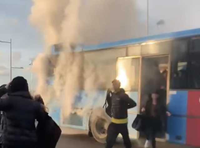 Paura a Carbonia, autobus Arst prende fuoco con gli studenti a bordo