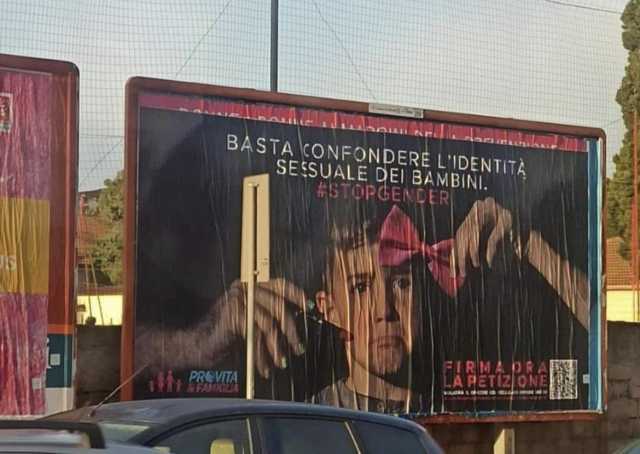 Bufera sui maxi cartelloni “Stop gender” a Cagliari