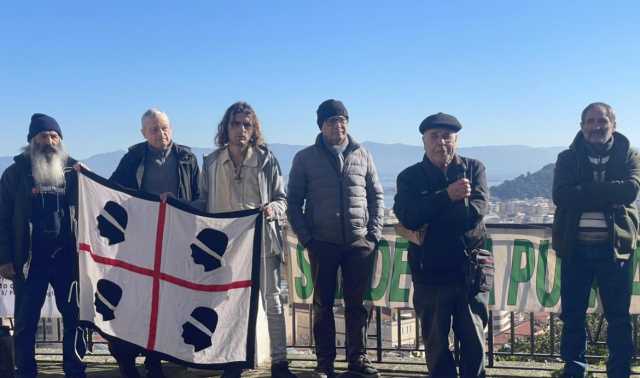 Da Portoscuso a Giorgino, la protesta a Cagliari: "Tutti uniti per dire no ai rigassificatori"