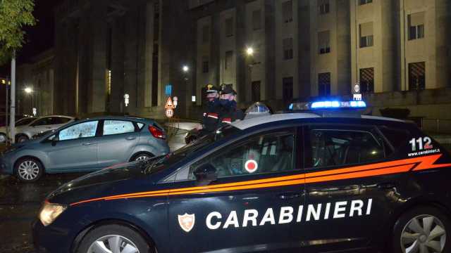 Carabinieri auto in piazza Repubblica a Cagliari