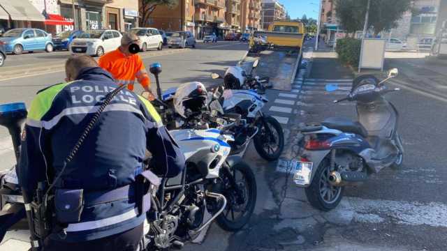 Controlli della polizia municipale a Cagliari
