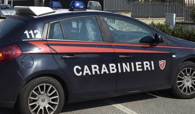 auto servizio carabinieri