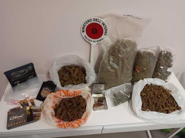 In casa marijuana, hashish e cartucce: arrestato un cinquantaseienne a Sinnai