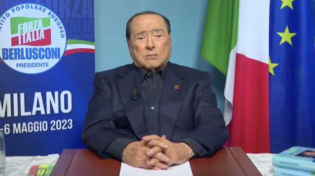 Berlusconi torna in pubblico