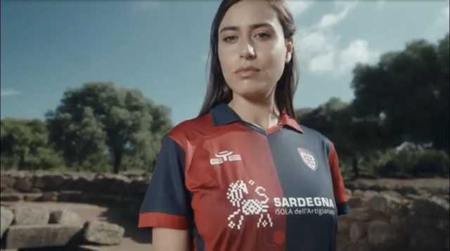 La nuova maglia del Cagliari 