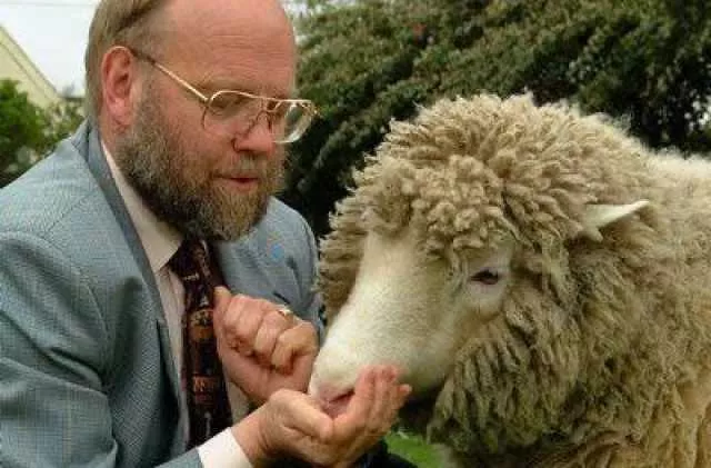 È morto lo scenziato Ian Wilmut: aveva clonato la pecora Dolly