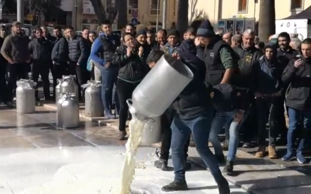 La Protesta Dei Pastori In Piazza Roma