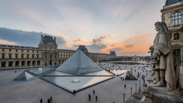 museo del Louvre allarme bomba