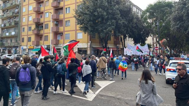 antimilitaristi in corte a Cagliari