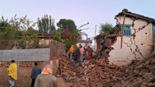 terremoto in nepal, una casa distrutta