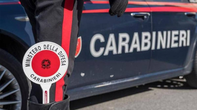 carabinieri auto e paletta