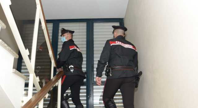 Carabinieri In Casa Controllo