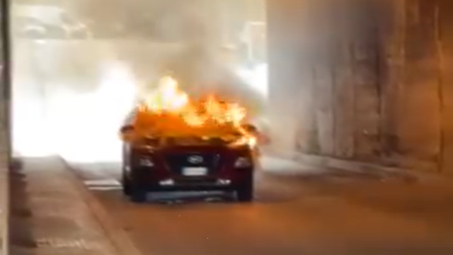 auto in fiamme a sassari