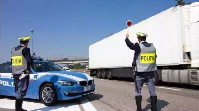 Camion e trasporto merci in Sardegna: al via una settimana di controlli della polizia stradale