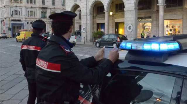 Ruba merce per 500 euro alla Rinascente, ma i carabinieri lo aspettavano fuori: arrestato