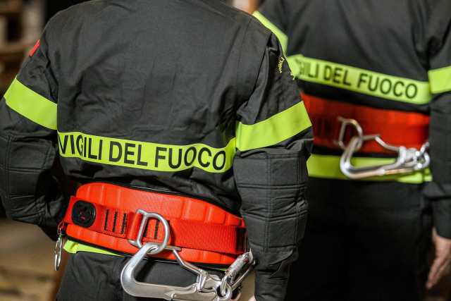 Scoppia un incendio in casa: muoiono due donne, il dramma in Toscana