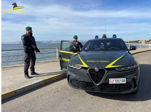 Cagliari, 4 chili e mezzo di cocaina e oltre 14mila euro in contanti: tre arresti 