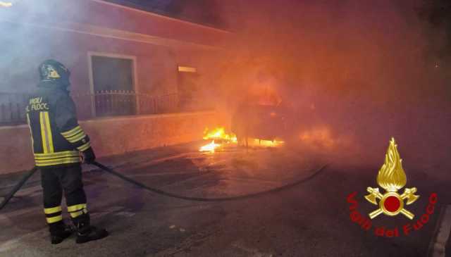 Ennesima auto incendiata a Olbia: indagano i carabinieri